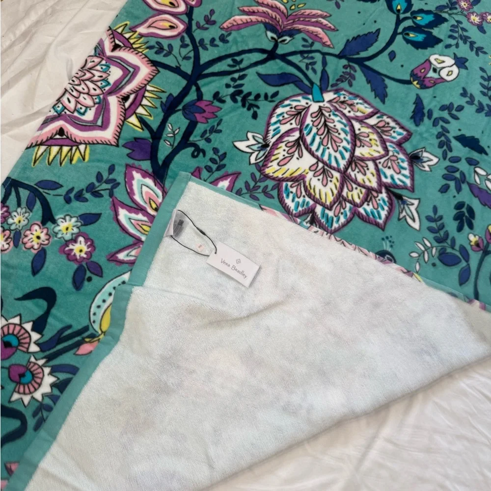 NWT Vera Bradley Peacock Garden Beach Towel NWT Retired Pattern READ DESCRIPTION